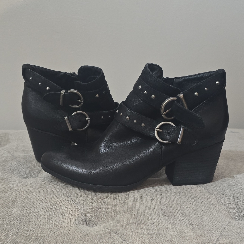 BareTraps Black Ankle Boots with Silver Buckles